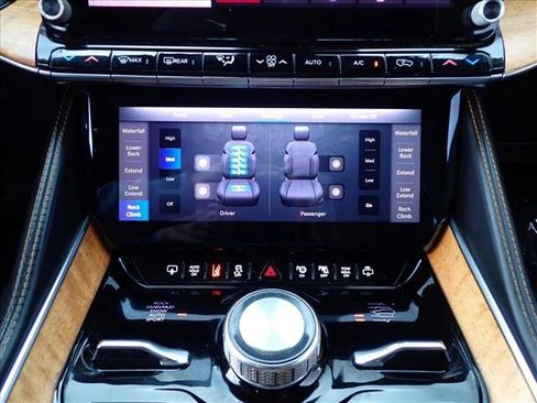 Used 2022 Jeep Grand Wagoneer Series III AWD/4WD image 21