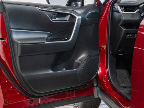 Used 2025 Toyota RAV4 XLE image 36