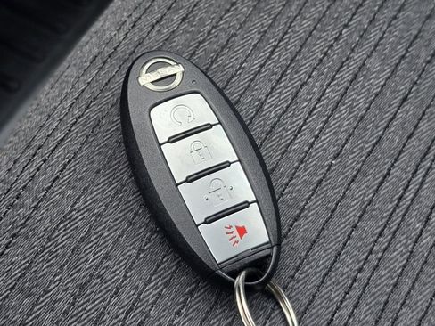 Used 2022 Nissan Rogue SV AWD/4WD image 33