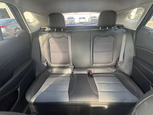 Used 2025 Chevrolet Trax LT w/ LT Convenience Package image 37