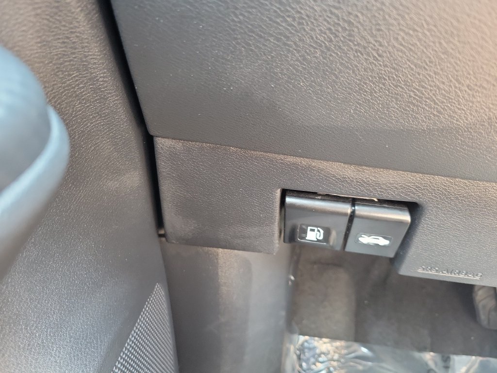 Used 2025 Nissan Versa SV FWD image 28
