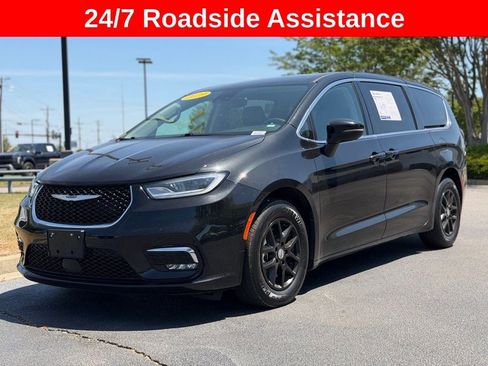 Used 2023 Chrysler Pacifica Touring-L FWD image 4