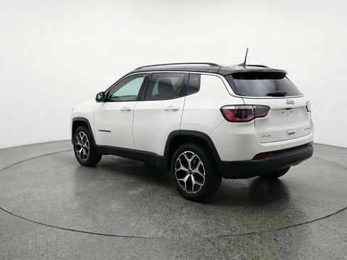 Used 2025 Jeep Compass Limited image 5