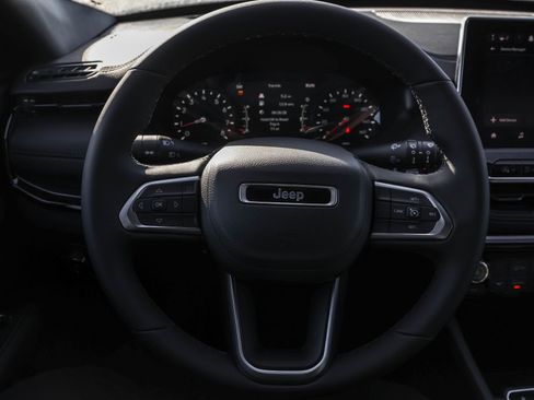 New 2026 Jeep Compass Latitude image 25