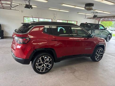 Certified 2025 Jeep Compass Limited w/ Elite Group AWD/4WD image 31