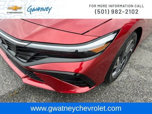 Used 2025 Hyundai Elantra SEL FWD image 14