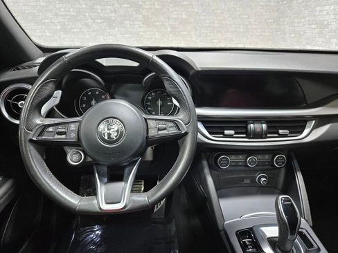 Used 2022 Alfa Romeo Stelvio Veloce image 17