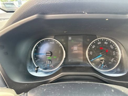 Used 2022 Toyota RAV4 XLE AWD/4WD image 10