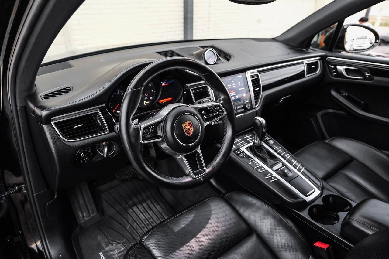 Used 2018 Porsche Macan w/ Premium Package Plus AWD/4WD image 3