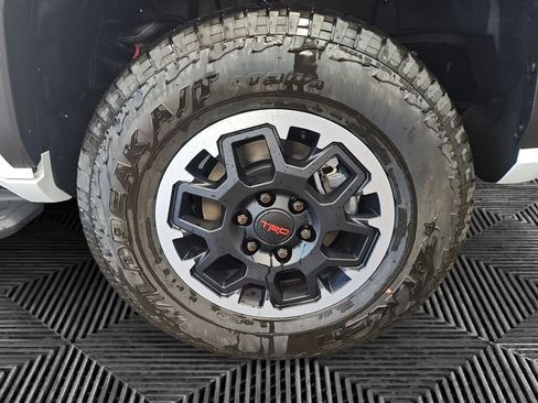 Used 2026 Toyota 4Runner TRD Off-Road Premium AWD/4WD image 14