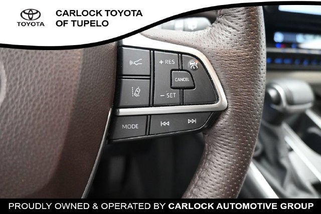 Used 2023 Toyota Sienna Platinum FWD image 26