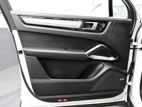 Certified 2021 Porsche Cayenne Turbo AWD/4WD image 7