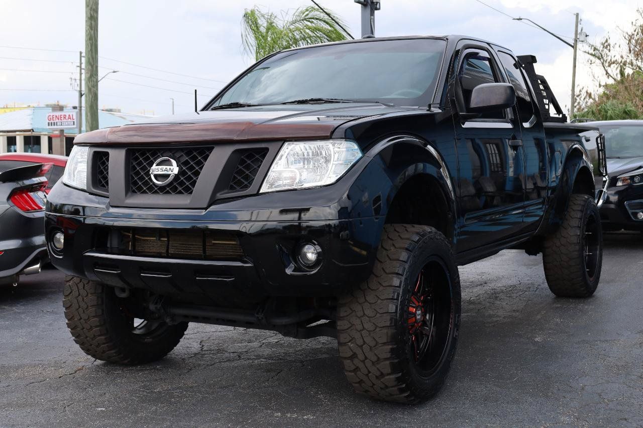 Used 2013 Nissan Frontier SV w/ SV Value Truck Pkg AWD/4WD image 2