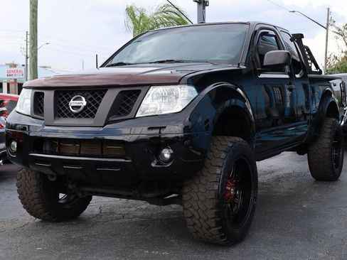 Used 2013 Nissan Frontier SV w/ SV Value Truck Pkg AWD/4WD image 2