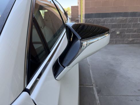 Used 2024 Lexus UX 250h FWD image 12