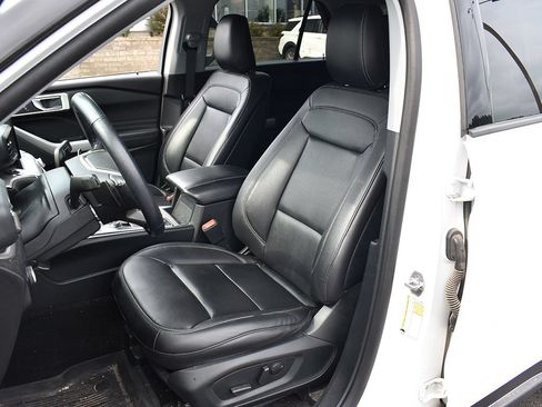 Used 2020 Ford Explorer XLT w/ Equipment Group 202A AWD/4WD image 3