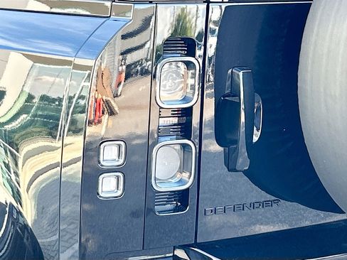 New 2025 Land Rover Defender 90 V8 image 7