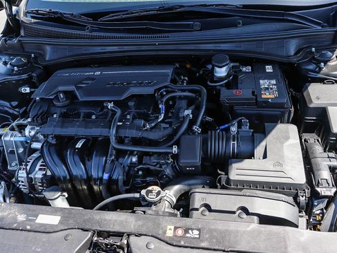 Used 2025 Hyundai Elantra SEL FWD image 13