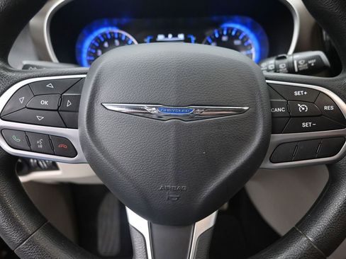 Used 2017 Chrysler Pacifica Touring image 15