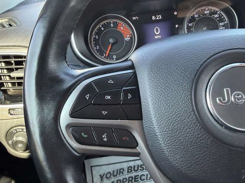 Used 2019 Jeep Cherokee Limited AWD/4WD image 28