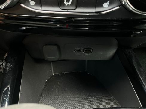 Used 2025 Chevrolet Trax LT w/ LT Convenience Package image 23