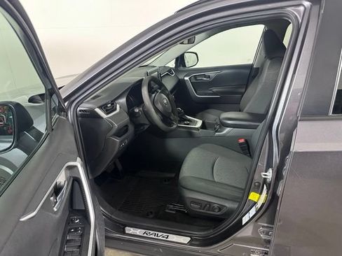 Used 2022 Toyota RAV4 XLE w/ Carpet Mat Package (TMS) AWD/4WD image 19
