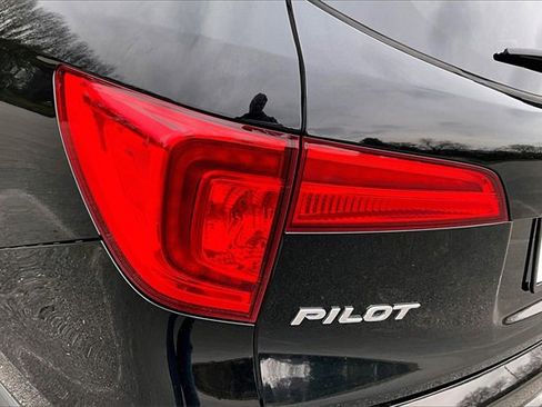 Used 2016 Honda Pilot Touring image 22