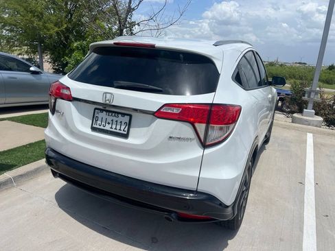 Used 2022 Honda HR-V Sport image 4