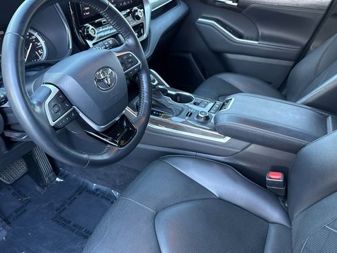 Certified 2022 Toyota Highlander Platinum image 12