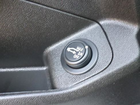 Used 2022 GMC Terrain SLT w/ Infotainment Package II image 34