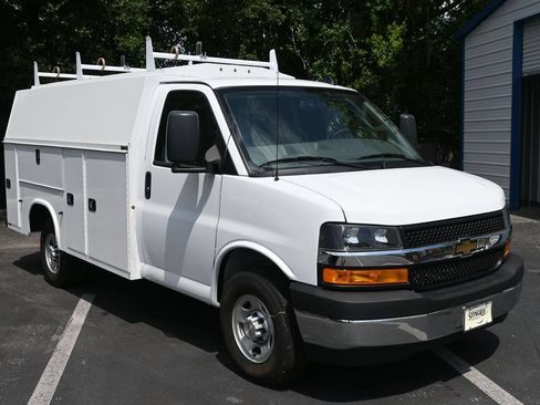 New 2025 Chevrolet Express 3500 w/ Power Convenience Package RWD image 7