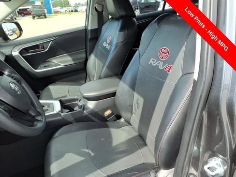 Used 2020 Toyota RAV4 LE FWD image 16