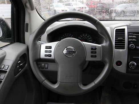 Used 2014 Nissan Frontier SV image 13