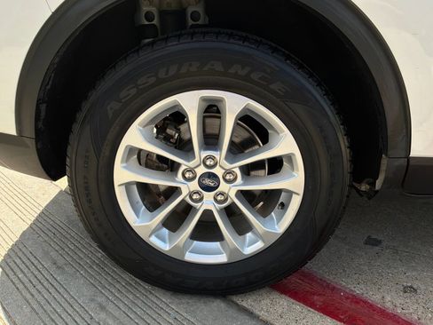 Used 2021 Ford Escape SE FWD image 9