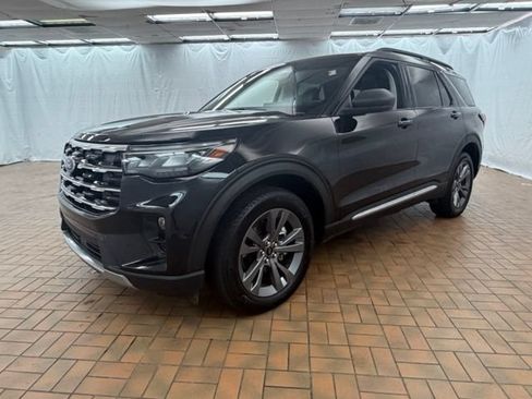 Certified 2025 Ford Explorer Active w/ Active Comfort Package AWD/4WD image 5