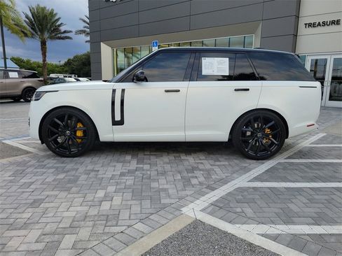 Used 2023 Land Rover Range Rover SE image 2