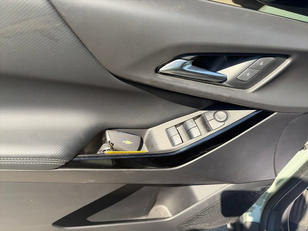 Used 2025 Chevrolet Equinox LT w/ Safety and Technology Package FWD image 17
