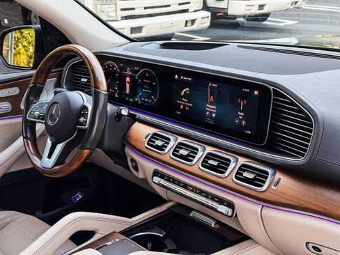 Used 2020 Mercedes-Benz GLS 450 4MATIC image 28