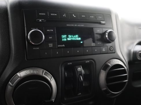 Used 2014 Jeep Wrangler Unlimited Sport w/ Quick Order Package 24S AWD/4WD image 10