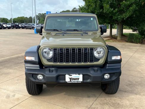 Used 2025 Jeep Wrangler Sport AWD/4WD image 2