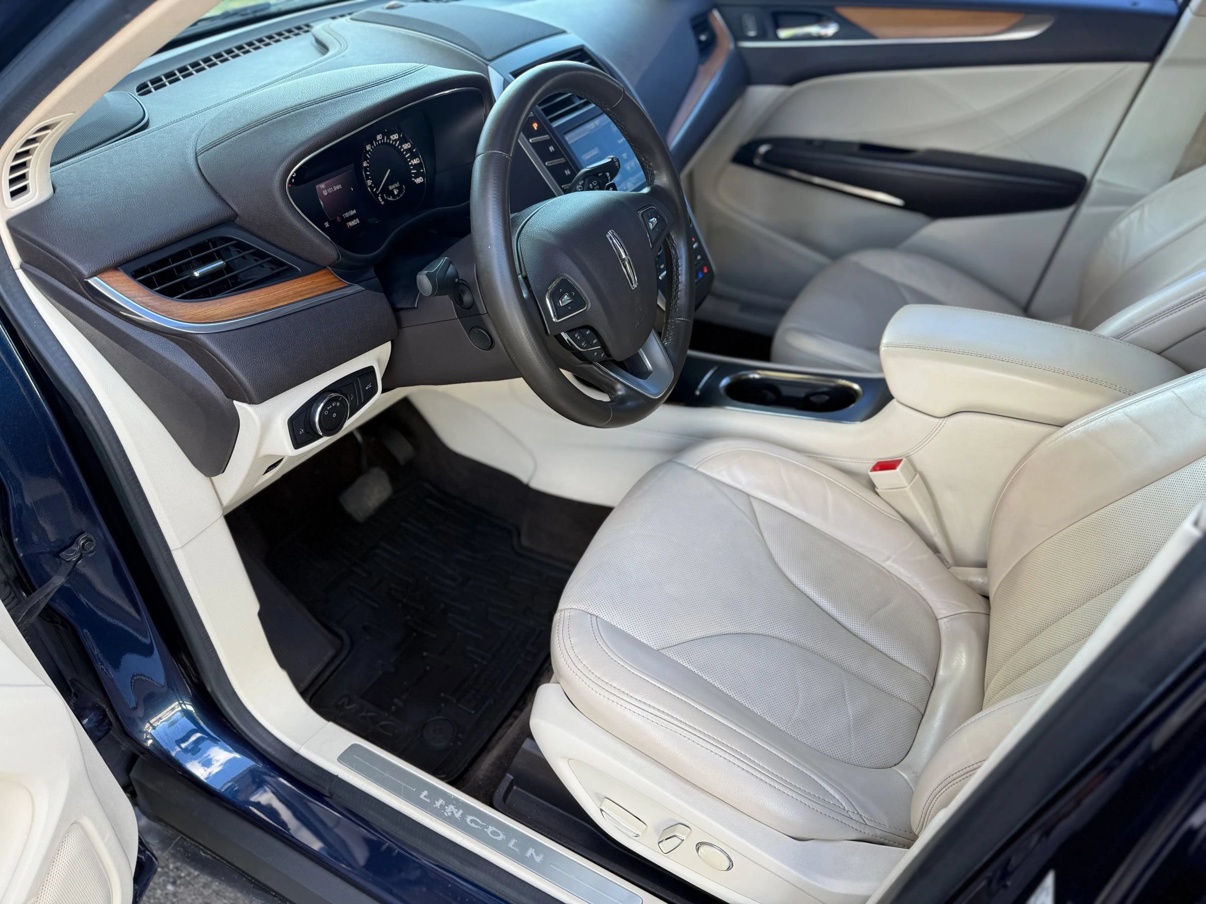 Used 2015 Lincoln MKC FWD w/ Equipment Group 102A Reserve image 9