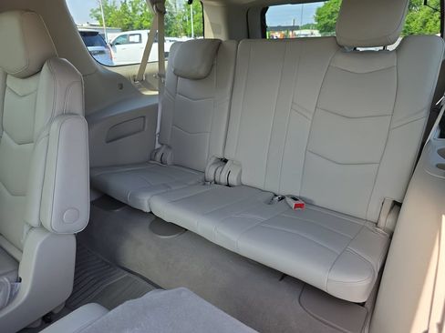 Used 2019 Cadillac Escalade ESV Premium Luxury RWD image 36