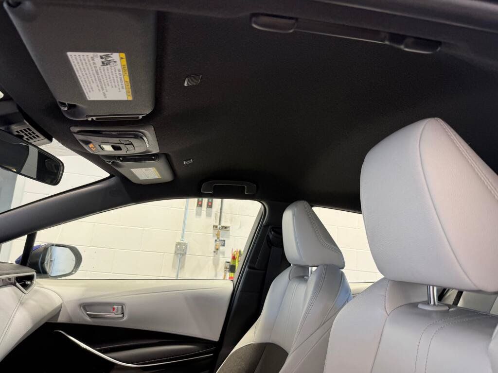 Used 2025 Toyota Corolla XSE FWD image 23