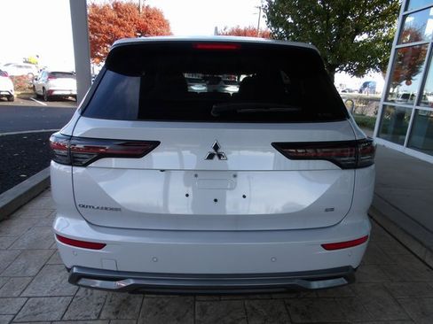 New 2025 Mitsubishi Outlander SE image 6