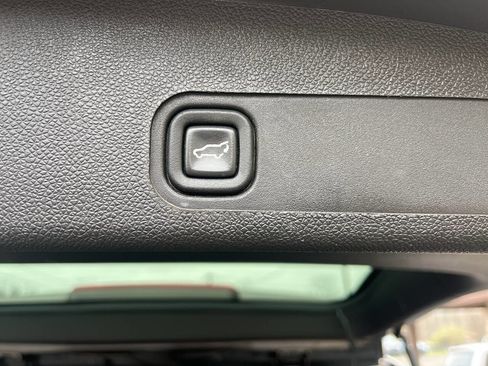 Used 2013 Chevrolet Tahoe LTZ image 36