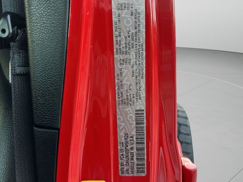 Used 2023 Jeep Wrangler Sahara image 35