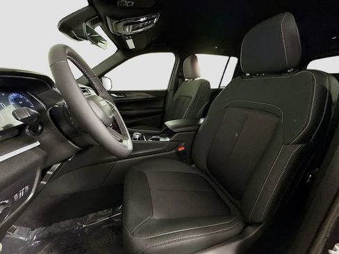 New 2025 Jeep Grand Cherokee Laredo image 10