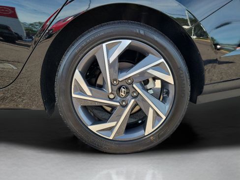 Used 2025 Hyundai Elantra Sport image 5