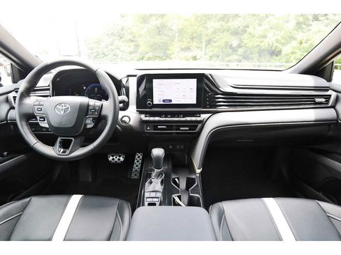Used 2025 Toyota Camry SE w/ Convenience Package FWD image 7