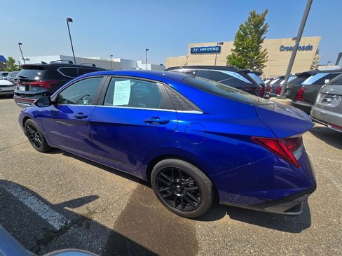 Used 2024 Hyundai Elantra SEL w/ Convenience Package FWD image 2